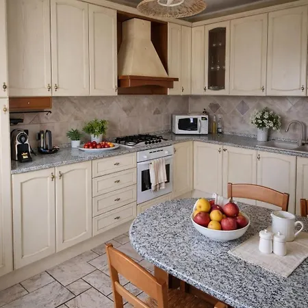 Apartament La Torre Di Cry & Cry -intera Casa Con Patio , 3 E 2 Bagni *